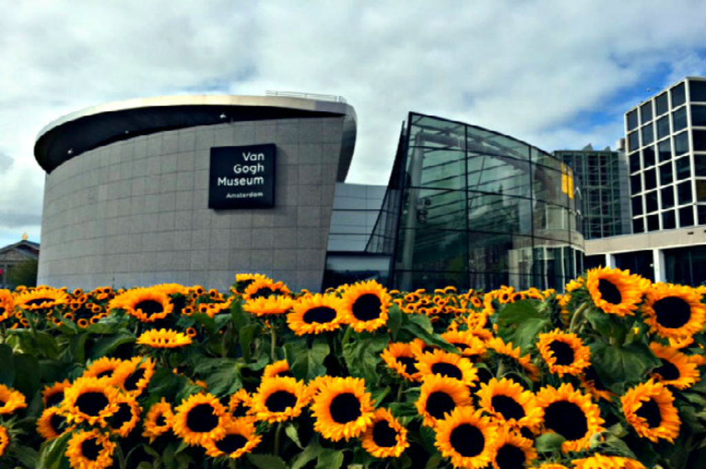 X3u van gogh museum design